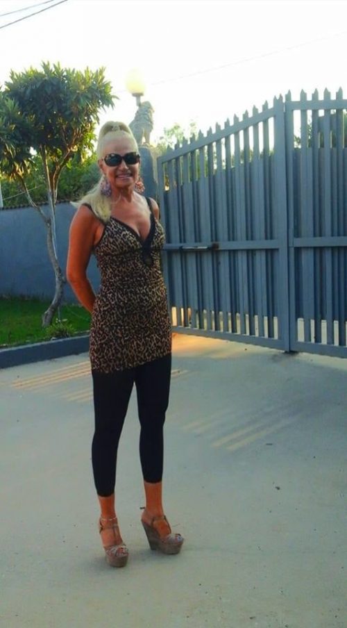 Cougar cherche un pompier pour baise a Fontainebleau